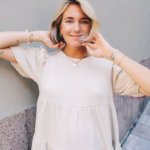 Josefin Dahlberg ler mot kameran