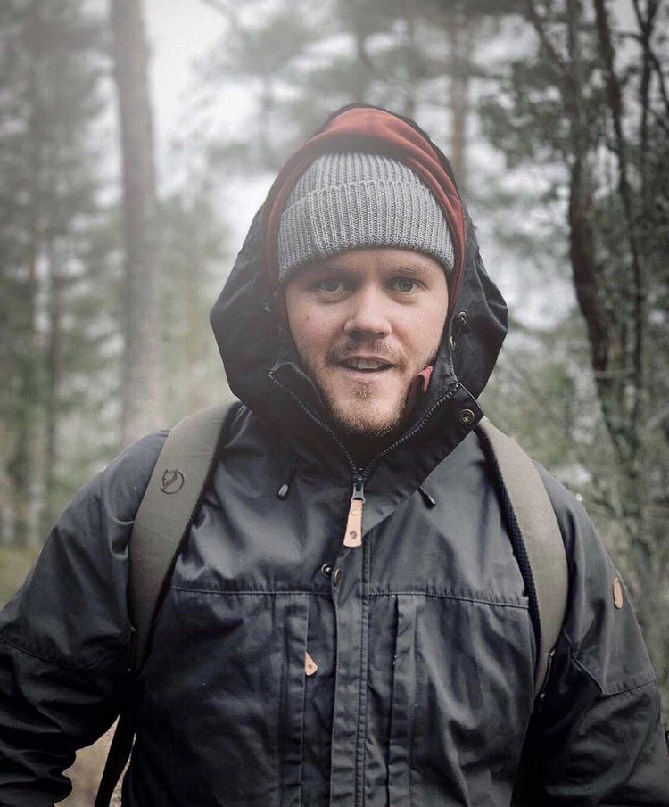 Klas Eriksson ler mot kameran